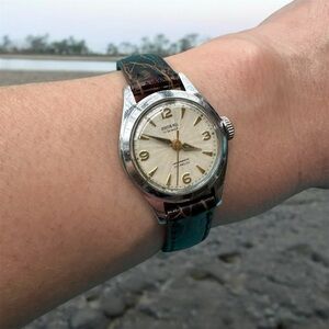 Vintage Beacon Hill Women’s Mechanical Watch 23.4 mm Case 17j Swiss